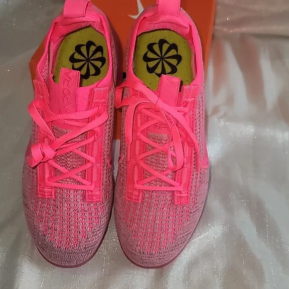 Womans Air Vapormax 2021 size 6 NWT - Picture 3 of 9